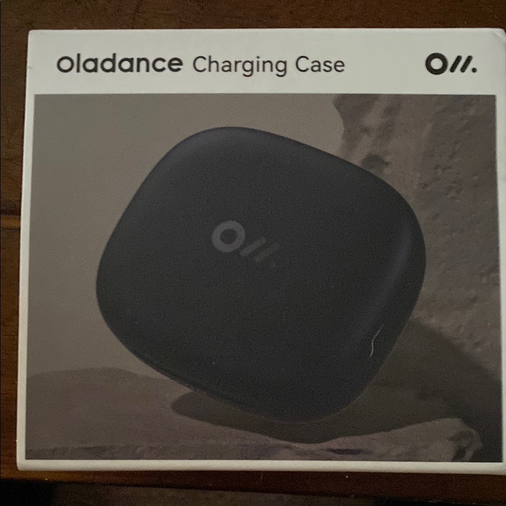 Oladance black charging case.